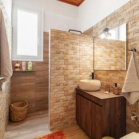 Caldera Close To The Port, Airport & Athens Apartment *