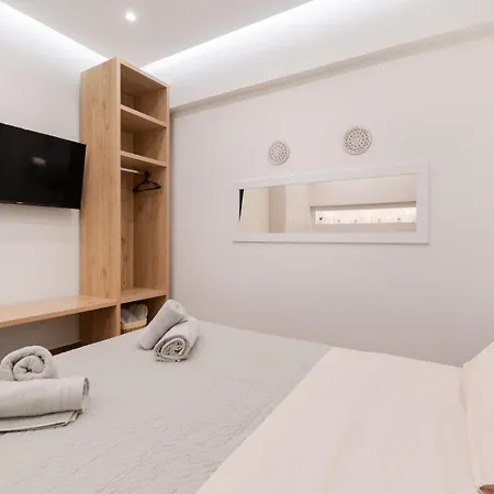 Caldera Close To The Port, Airport & Athens Apartment *