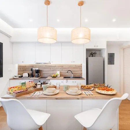 Caldera Close To The Port, Airport & Athens Apartment
